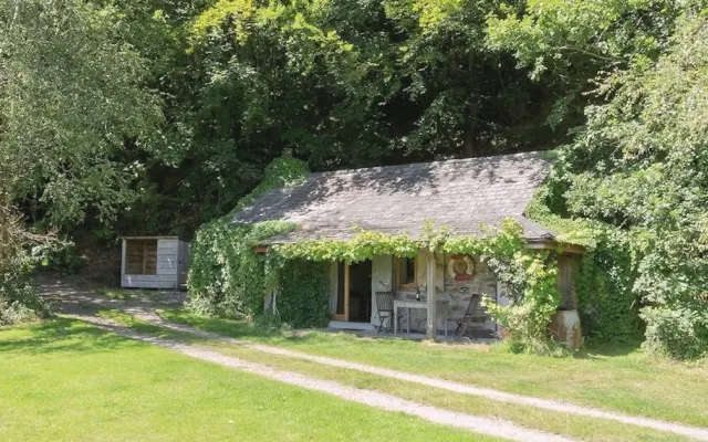 The Smithy at Okel Tor Mine riverside retreat - views, wildlife, ruins