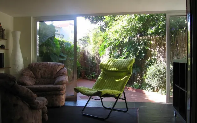 Nuovo! Grazioso appartamento con due camere da letto e giardino!
