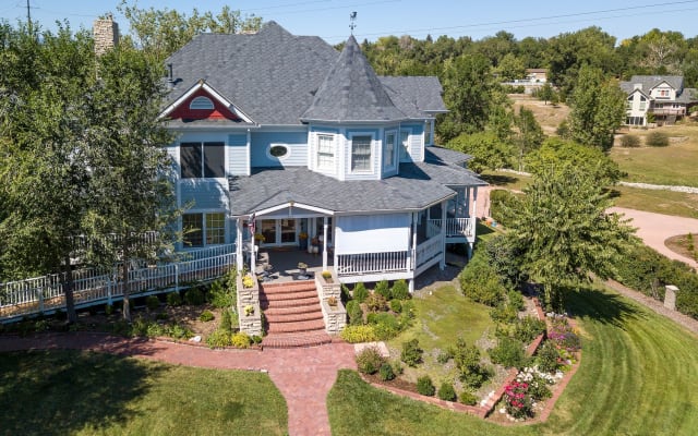 Gorgeous Victorian with Private Rooms for Rent