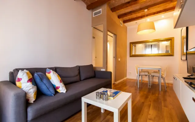 Tapioles : Bel appartement avec balcon à Poble Sec