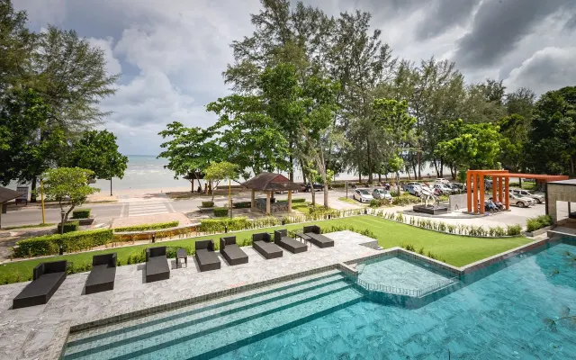 Maneetel Beachfront Resort