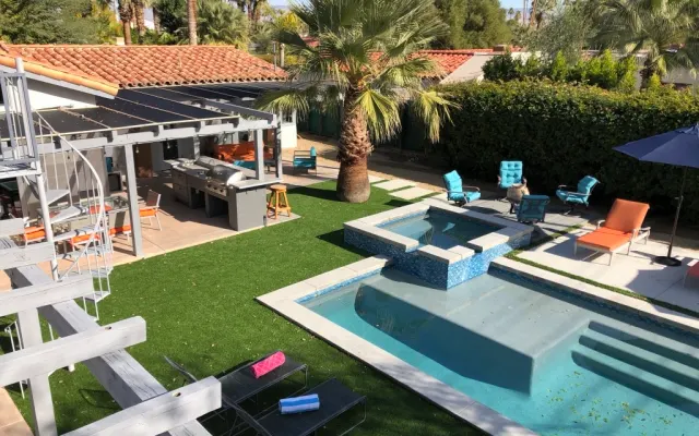 La Purple Room, un'oasi elegante e privata di Palm Springs