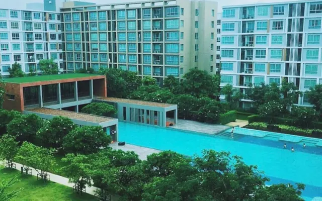 Modern Studio with Fabulous Pool | Fantastic Location