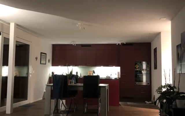 Camera accogliente in un nuovo appartamento