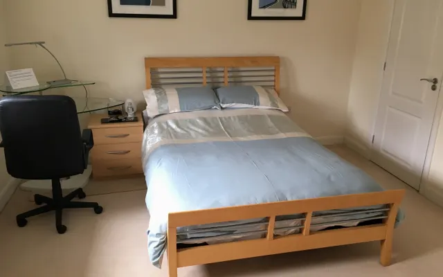 Lakeside large double en-suite room with fabulous facilities & views