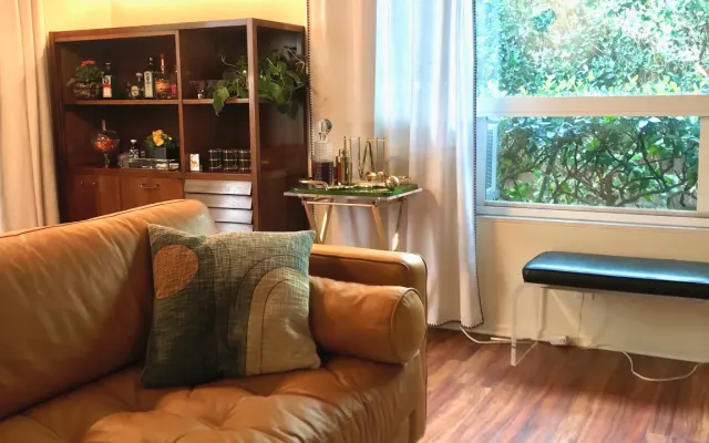 Spacious mid century apt. Location!