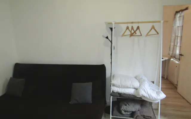 Double sofa bed in flat 15 mins to centre of Paris by métro