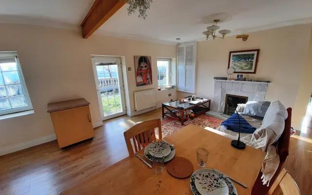 in Blarney countryside cottage.
Garden 0.25 acre