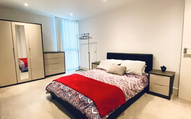 Private en-suite double room above Wembley Central station