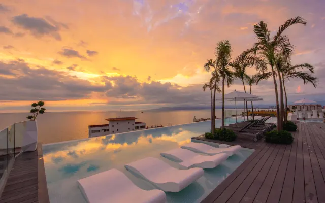 D'Terrace Luxury 2bd/2ba Los Muertos Beach - Romantic Zone Condo