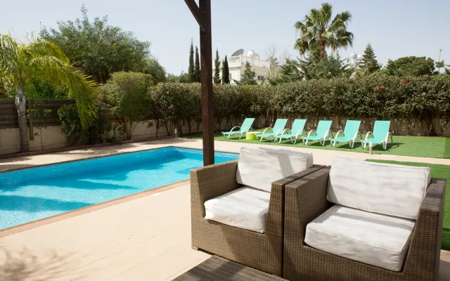 Villa Sofia Una bella villa con 4 camere da letto e piscina di fronte...