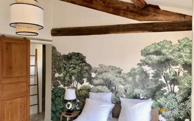 Calme, charme provençal, vue imprenable, cœur de la ville fortifiée