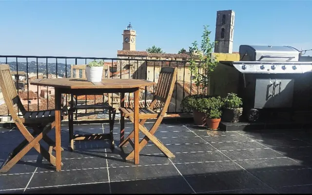 Chambre sur les toits de Grasse avec petit déjeuner
