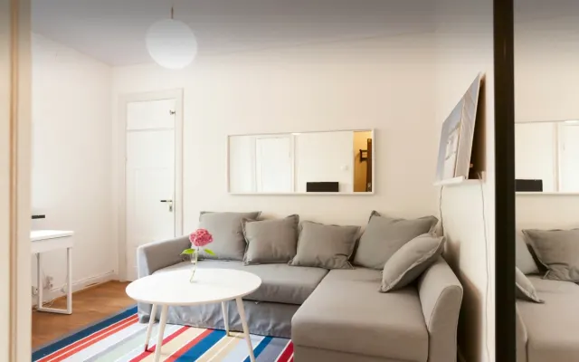 Small private studio flat with own entrance and self check-in