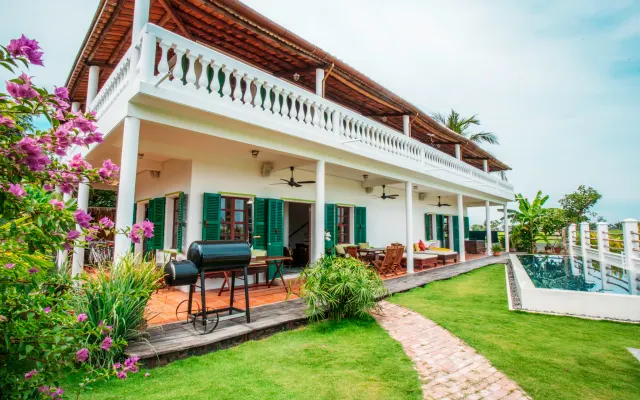 Su elegante villa colonial francesa