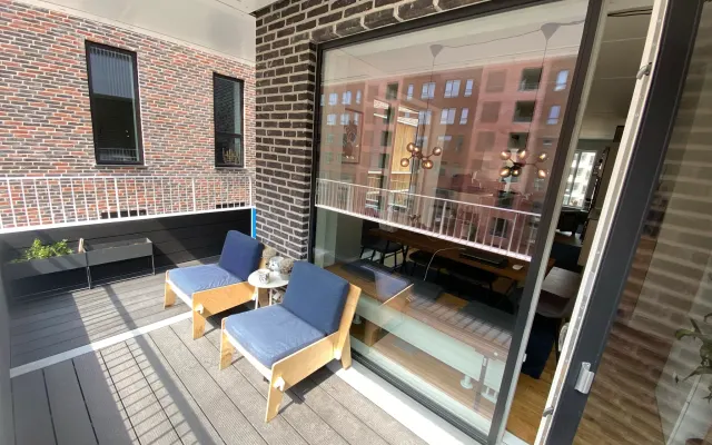 Privates Schlafzimmer in moderner Wohnung