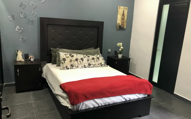 Chambre excellente et confortable avec sa propre salle de bain.