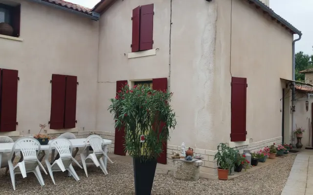 Séjours au vert en campagne dans une maison fleurie et acceuilante