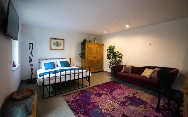 absolute tranquility and discretion, sep. apartment