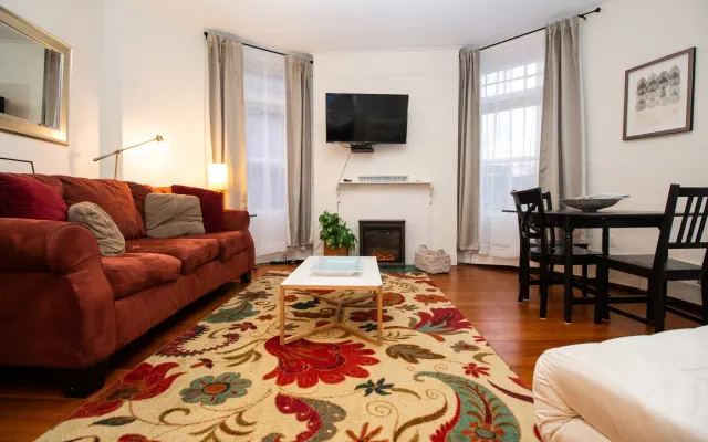 Beautiful, renovated, spacious, close to transit