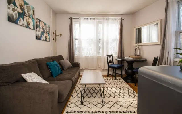Último andar, um quarto luminoso e acolhedor mobilado