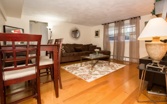 Grande 1 letto vicino a Longwd Med, Fenway, parcheggio