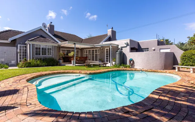 brookdale house - A home away from home experience