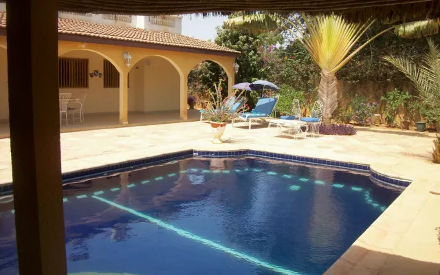 Une belle Villa avec jardin, piscine hors Résidence à Ngaparou Sénégal