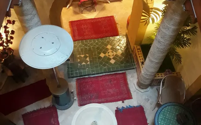 Pernottamento e prima colazione in 1 Riad autentico / Vista mare...