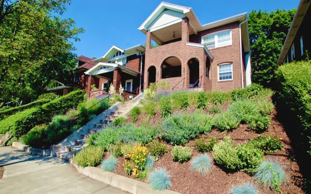 Pensado, amueblado, conveniente en Squirrel Hill
