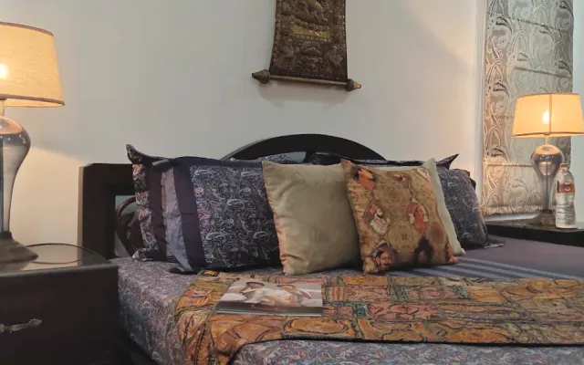 Rsva - Chambre de luxe avec lit king size et antiquités