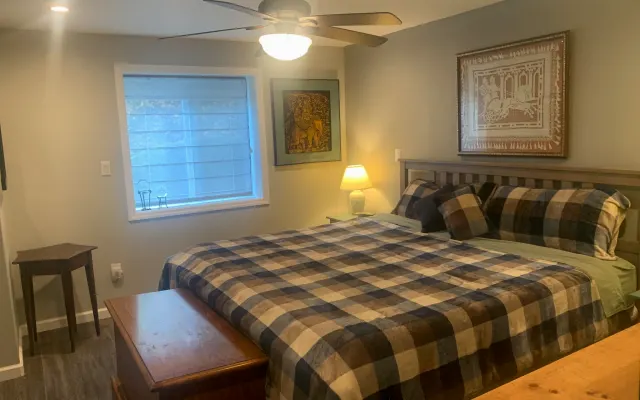 Creek Side Mountain Retreat -peaceful scenic getaway.