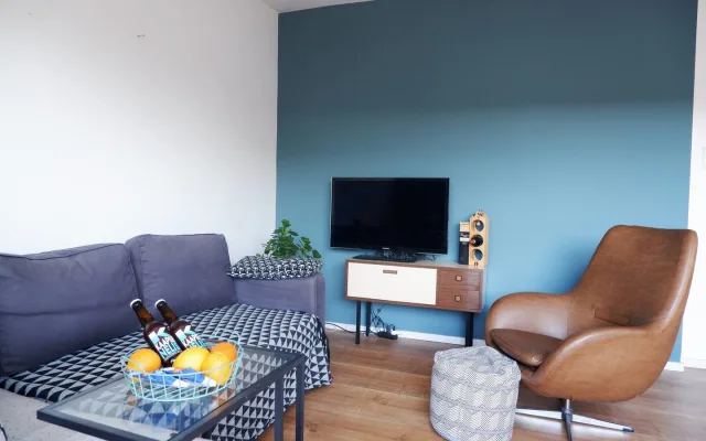 Close to metro, tram, park | Friendly neighborhood | Spacious for two