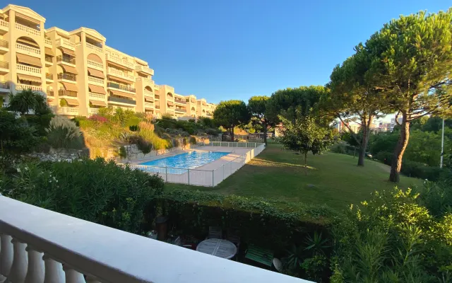 T3 apartment, south facing, residence with swimming pool, tramway 300...