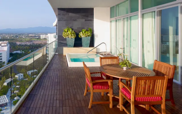 Grand Luxxe Villa Master Suite in Nuevo Vallarta, Mexiko