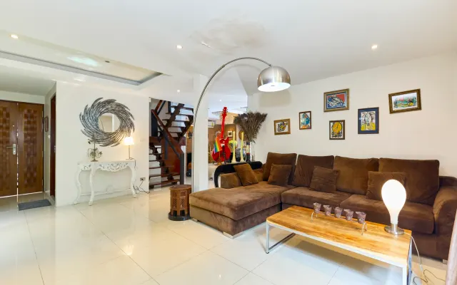 Le Hide Away - splendido ensuite privato in una grande e moderna casa...