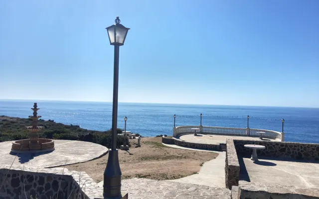 Magnifique vue sur l'océan du côté de la falaise BNB #2 Situation...