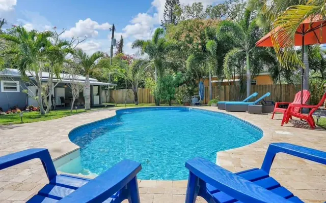¡WILTON PALMS, Encantador oasis con piscina!