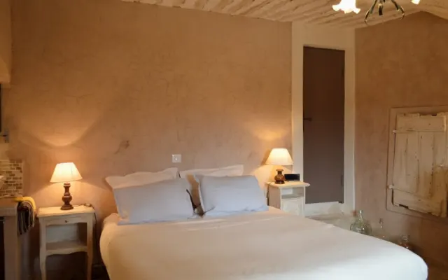 Suite RUSTREL + Peypin: 2 chambres communiquantes  deux salles de bain