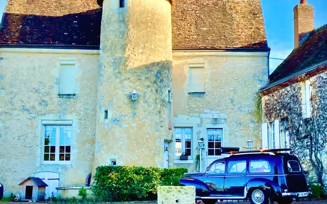 Become the lords of Manoir de la Barre - page room