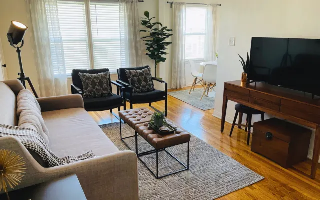 Designer 2 bed Bixby Knolls/Long Beach Apt Near Bars, Dining, Shopping