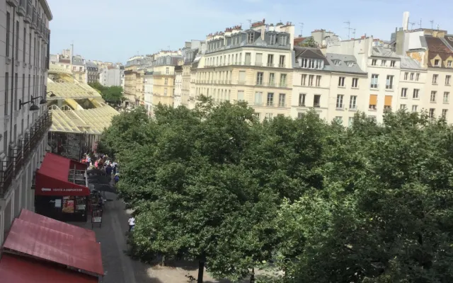 Im Herzen von Paris ein Schlafsofa in einer ruhigen Wohnung