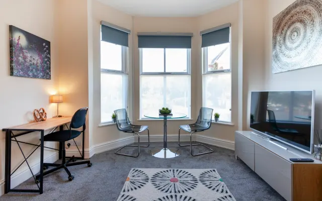 Beautiful, Entire Luxurious One Bedroom Flat