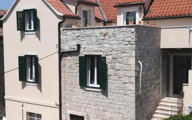 APPARTEMENT ST. PETER OLD - PENTHOUSE DANS LE CENTRE DE SPLIT