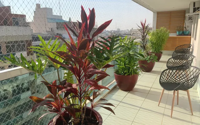 Chambre compacte avec salle de bain exclusive à Copacabana !