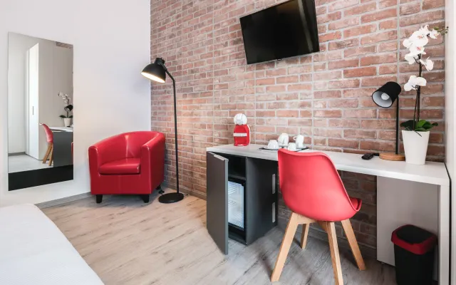 Modern triple room in historical district next to the central station