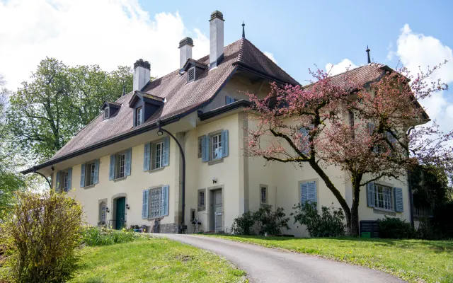 Romantisches Zimmer im böhmischen und schrägen Schloss