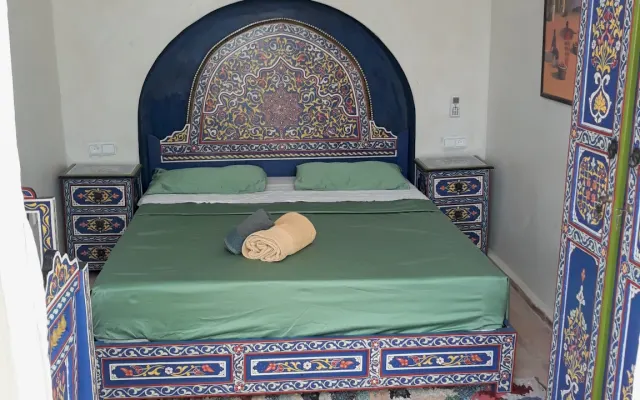 Preciosa habitación con terraza privada en un Riad de la Medina
