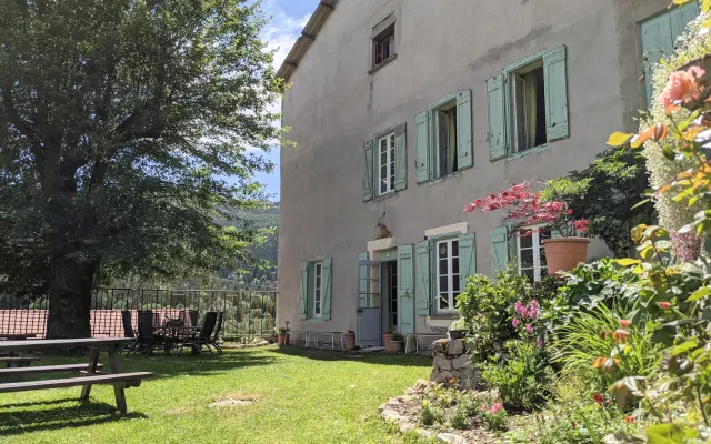 Camere spaziose circondate dalla natura e dalla storia catara