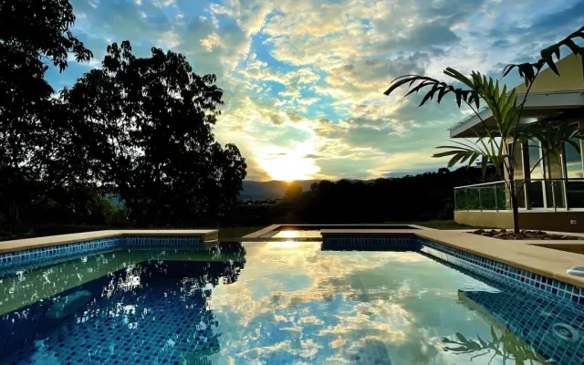 Casa moderna, vistas espectaculares y clima perfecto, en Anapoima